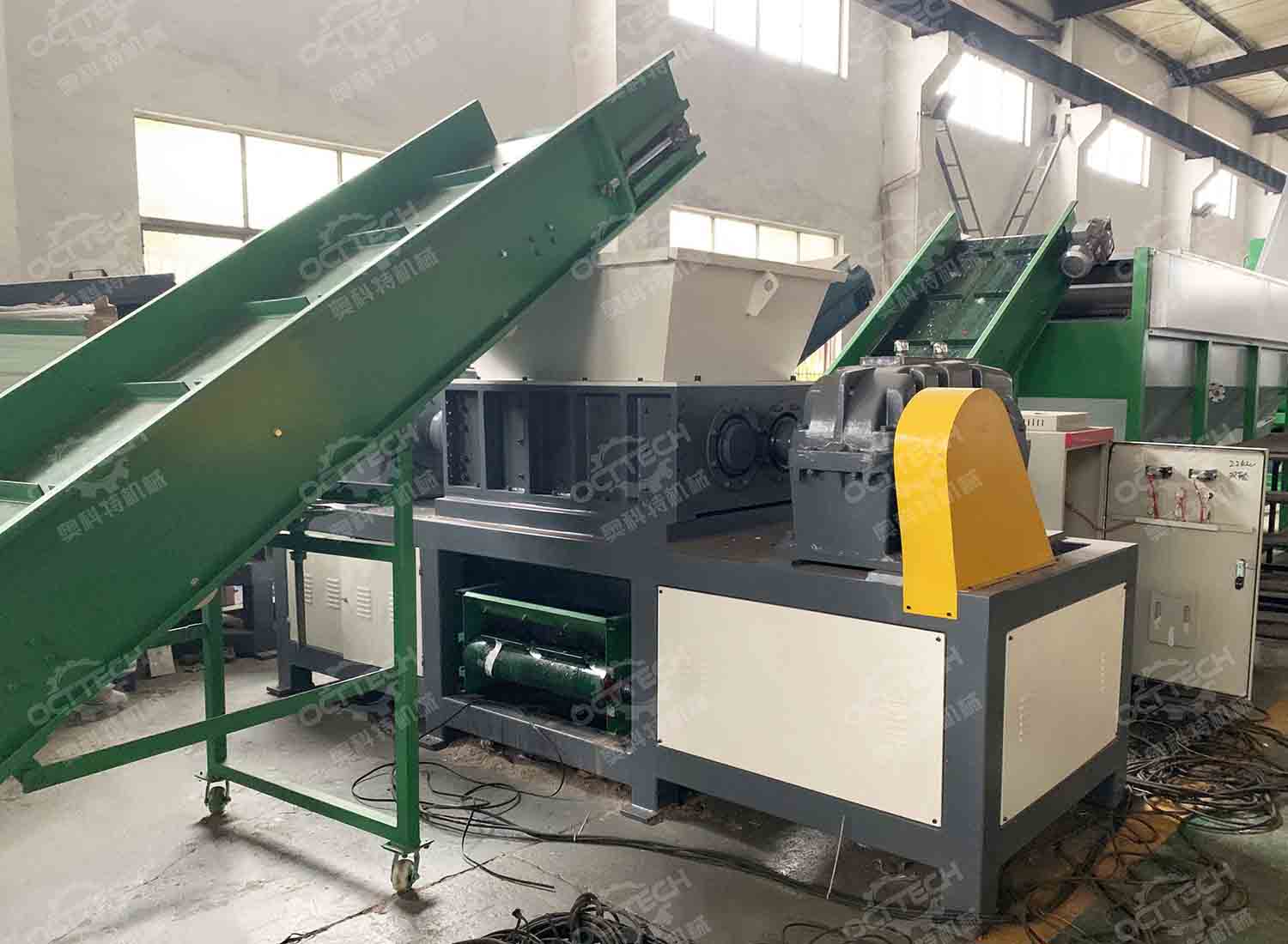 Double shaft shredder recycling bottle barrel